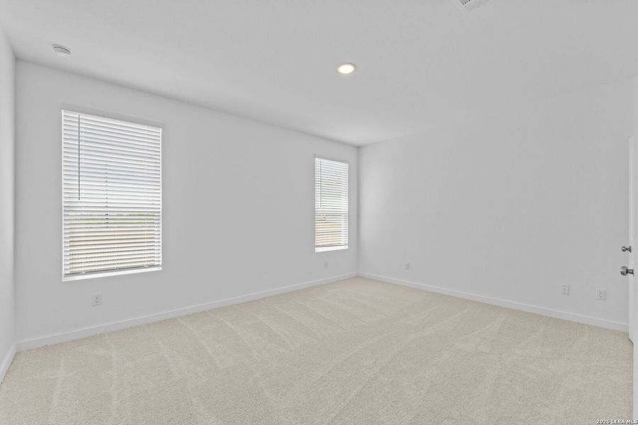 Spacious, unfurnished interior of a new home in Espada, San Antonio (Image 27).
