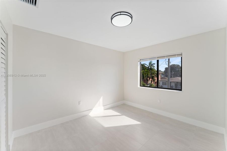 Spacious, unfurnished interior of a new home in , Miami (Image 19).