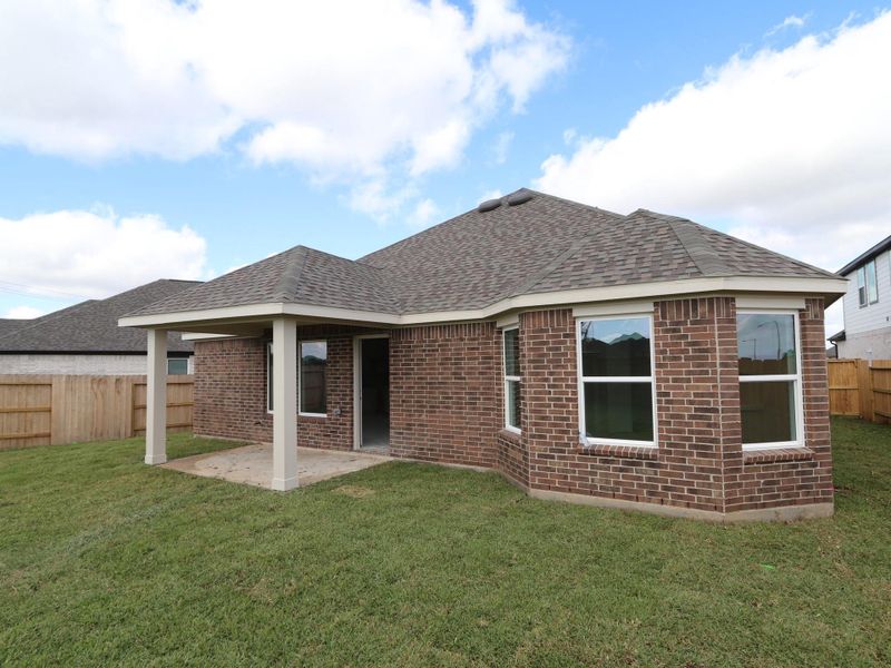 Exterior details and patio area of a home in Lago Mar, Santa Fe (Image 3). Exterior details and patio area of a home in Lago Mar, Santa Fe (Image 3).