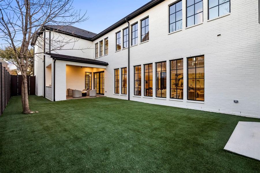 Exterior details and patio area of a home in , Dallas (Image 3).