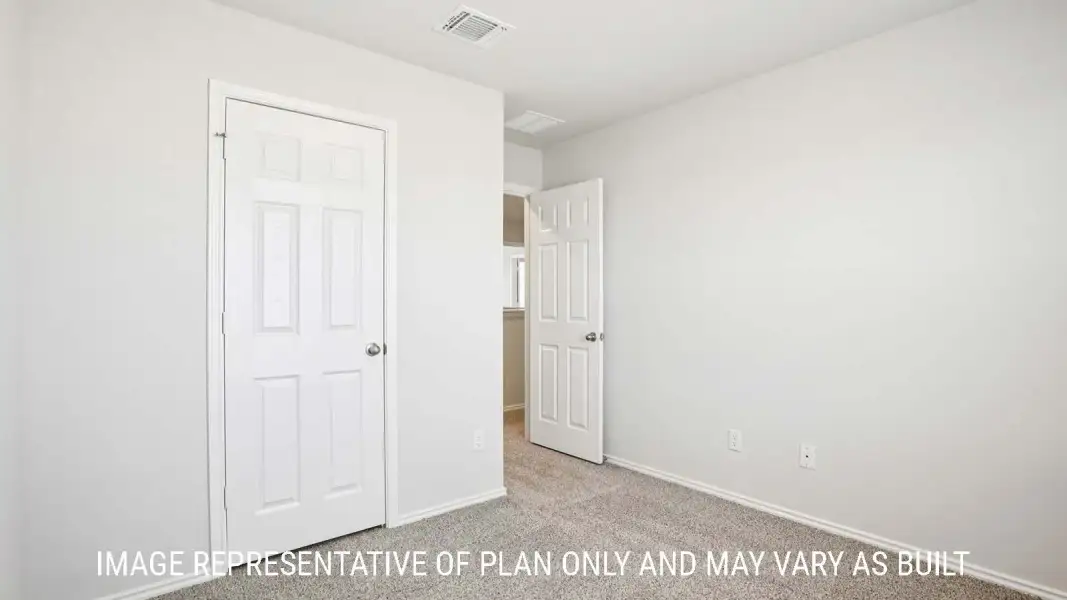 Spacious, unfurnished interior of a new home in Reynolds Crossing, Killeen (Image 29).