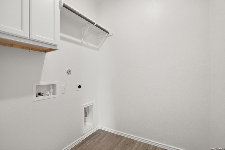 Spacious, unfurnished interior of a new home in Blue Ridge Ranch, San Antonio (Image 14).