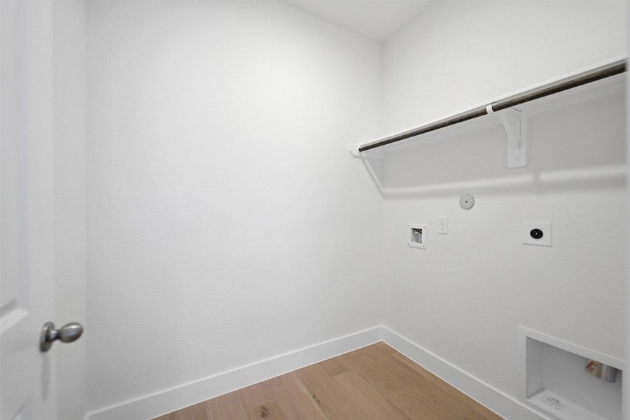 Spacious, unfurnished interior of a new home in Steed Landing, Texas City (Image 20).
