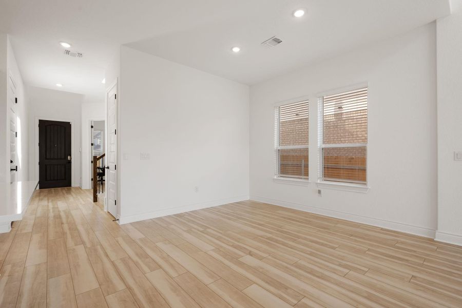 Spacious, unfurnished interior of a new home in Cedar Brook, Leander (Image 27).