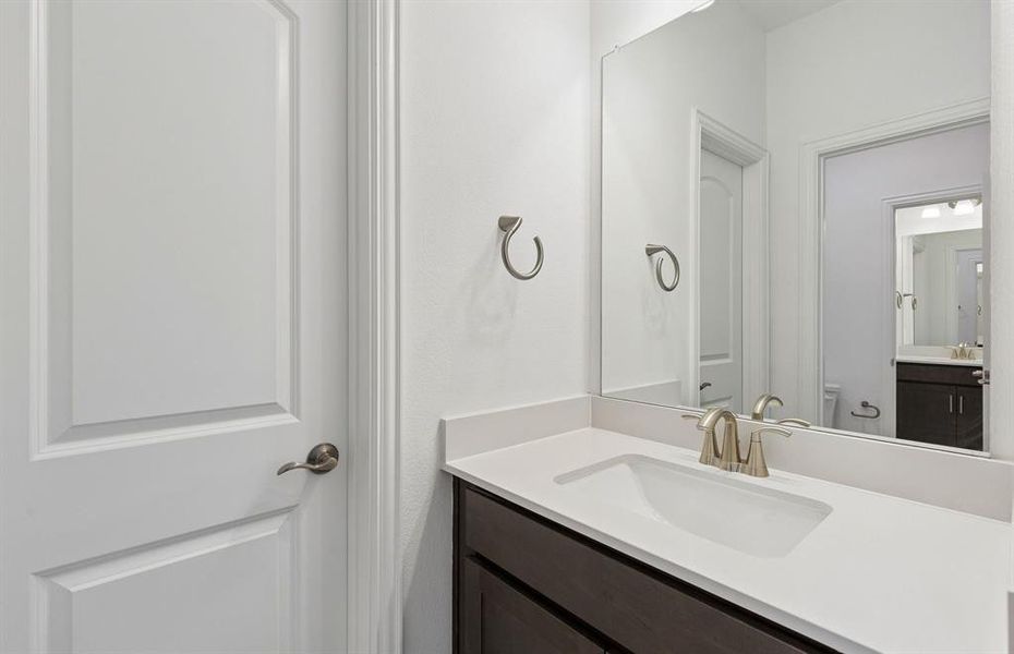 Secondary half bathroom