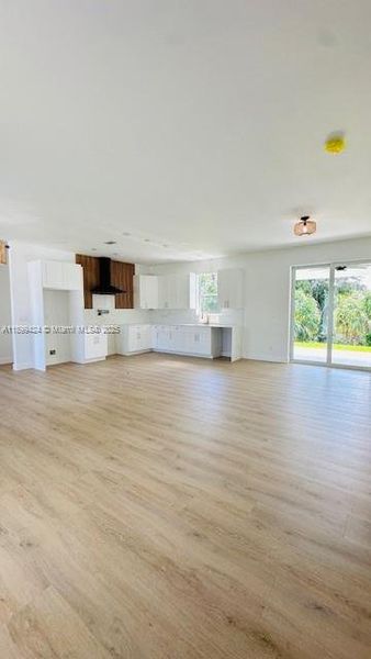 Spacious, unfurnished interior of a new home in , Lake Placid (Image 19).