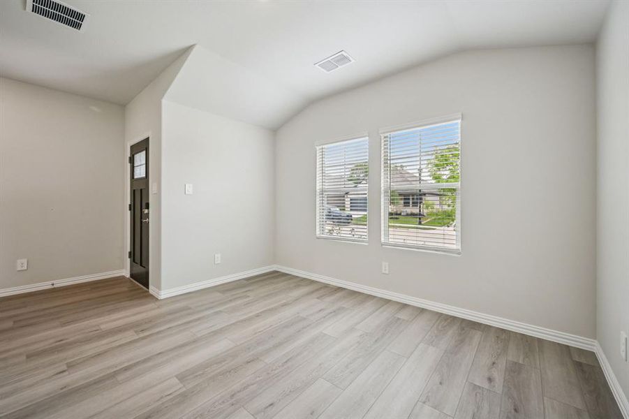 Spacious, unfurnished interior of a new home in Westmoor, Sherman (Image 28).