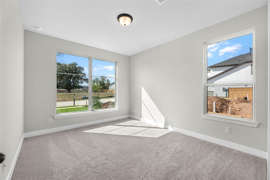 Spacious, unfurnished interior of a new home in Sienna, Missouri City (Image 21).