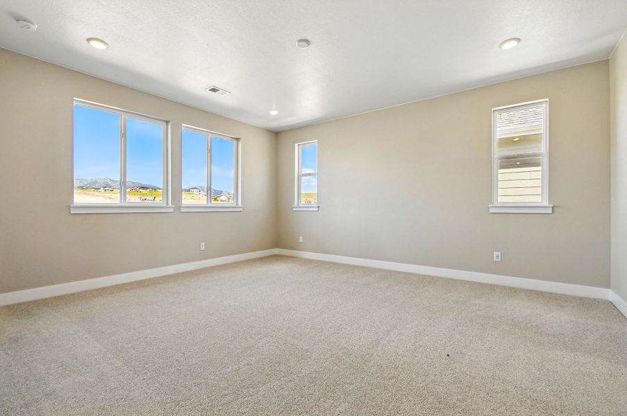 Spacious, unfurnished interior of a new home in Trailstone, Arvada (Image 33).