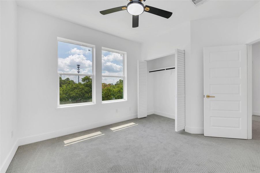 Spacious, unfurnished interior of a new home in , Shoreacres (Image 21).