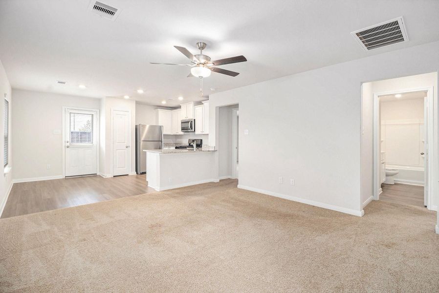 Spacious, unfurnished interior of a new home in Park Vista at El Tesoro, Houston (Image 23).