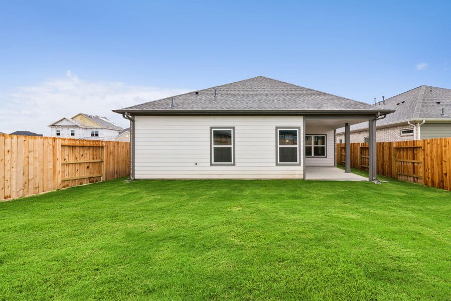 The Oakshire II- Rear Exterior and Yard