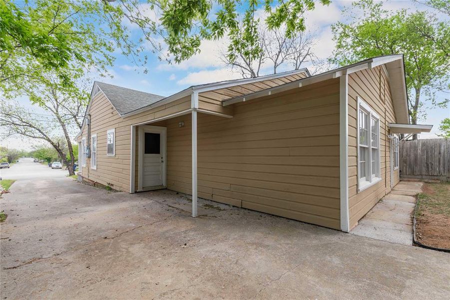Exterior details and patio area of a home in , Brownwood (Image 21).