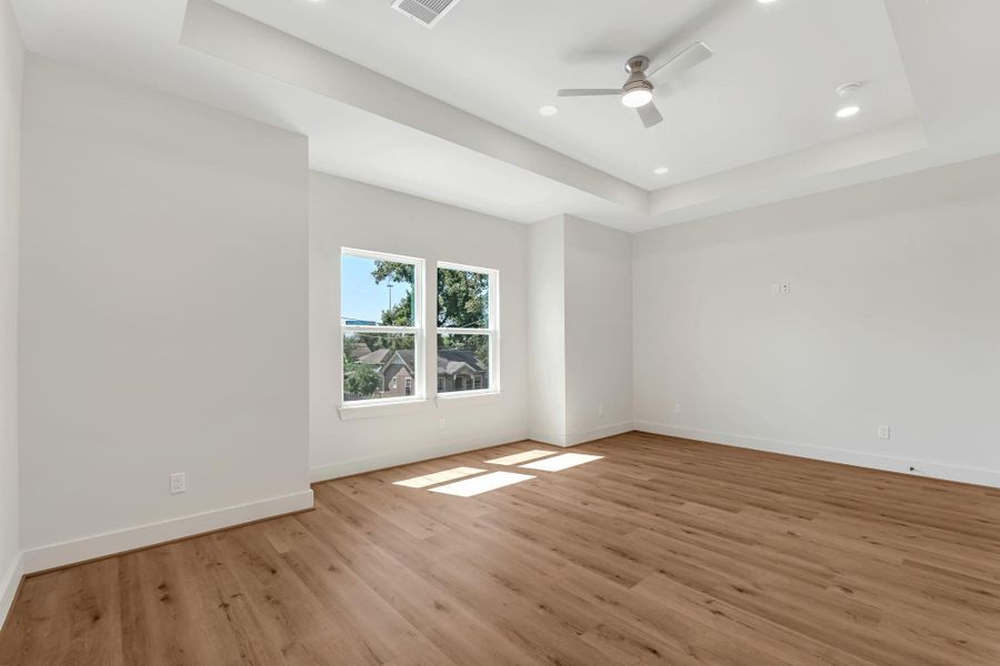 Spacious, unfurnished interior of a new home in , Houston (Image 17).