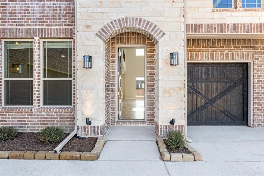 Exterior details and patio area of a home in Hayes Crossing, Midlothian (Image 3).