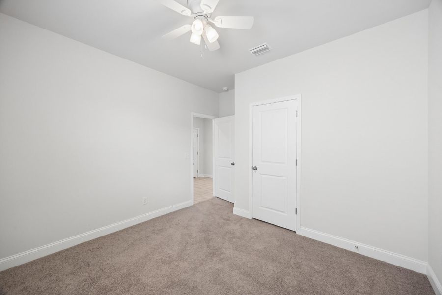 Spacious, unfurnished interior of a new home in , Beaufort (Image 16).
