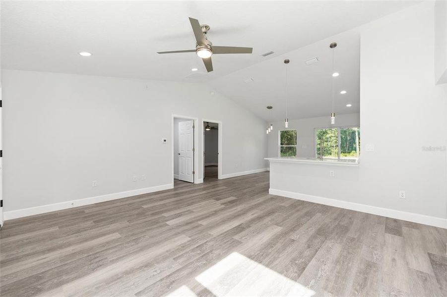 Spacious, unfurnished interior of a new home in , Ocala (Image 15).