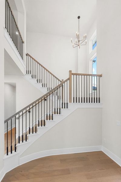 Spacious, unfurnished interior of a new home in Rough Hollow - Las Brisas, Austin (Image 19).