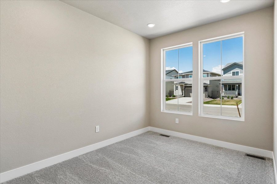 Spacious, unfurnished interior of a new home in The Trails at Aspen Ridge, Colorado Springs (Image 11).