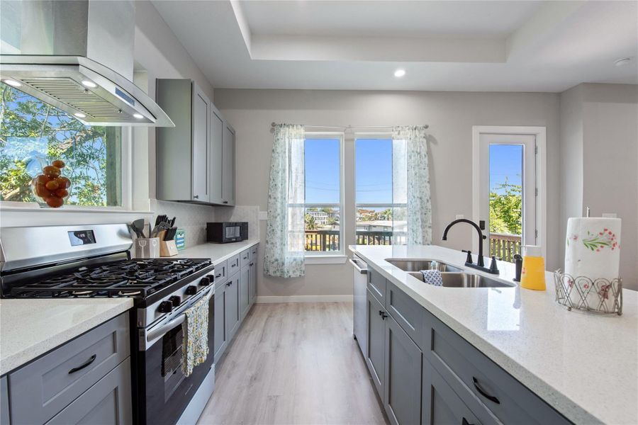 Furnished interior view inside a new home in , Kemah (Image 12).