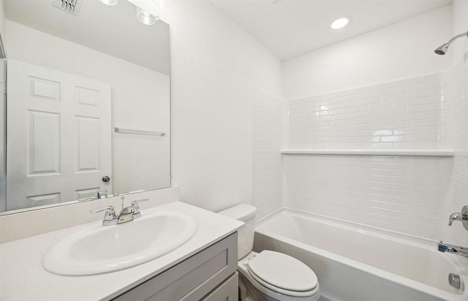 Spacious secondary bathroom Spacious secondary bathroom