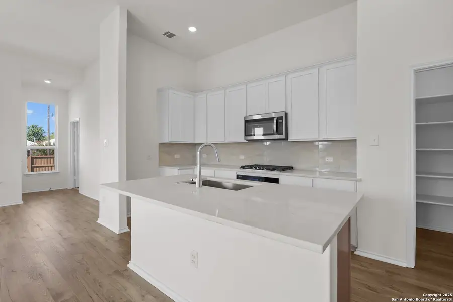 Furnished interior view inside a new home in Sunflower Ridge, New Braunfels (Image 5). Furnished interior view inside a new home in Sunflower Ridge, New Braunfels (Image 5).