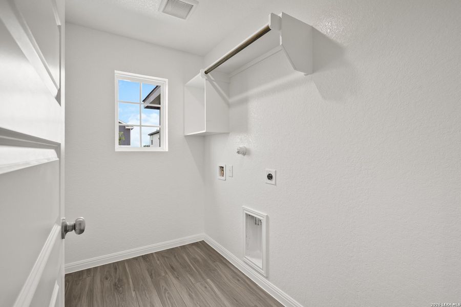 Spacious, unfurnished interior of a new home in Applewhite Meadows, San Antonio (Image 27).