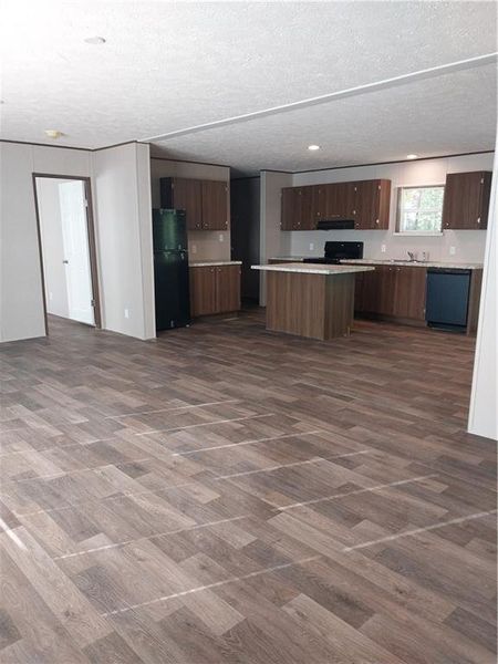 Spacious, unfurnished interior of a new home in , Dawsonville (Image 5).