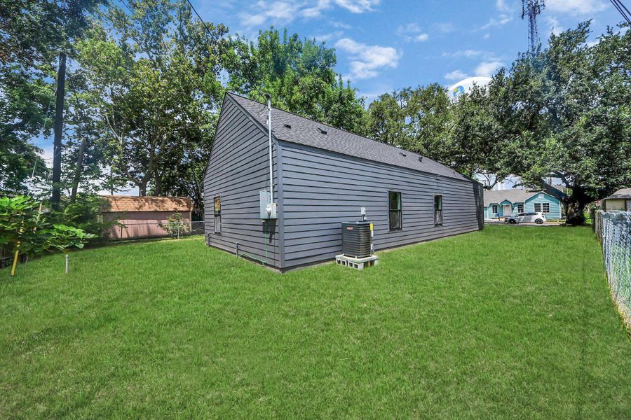 Front exterior of a new home in , Baytown, TX, highlighting curb appeal (Image 24).