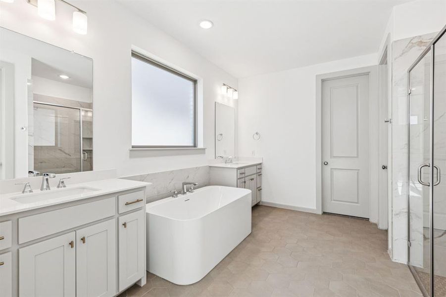 Ample room for two in this wonderful owner's bath! Ample room for two in this wonderful owner's bath!