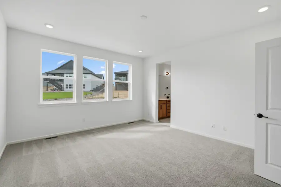 Spacious, unfurnished interior of a new home in Independence, Elizabeth (Image 20).