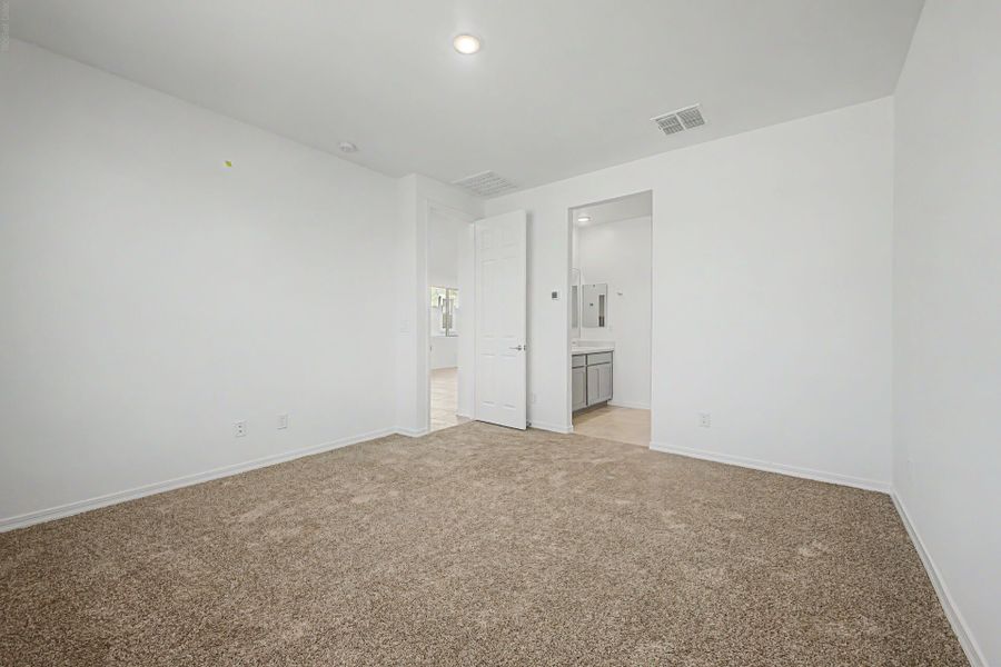 Spacious, unfurnished interior of a new home in Baker Farms, Phoenix (Image 12).