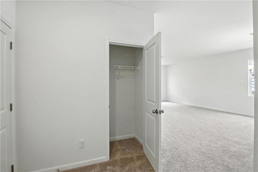 Spacious, unfurnished interior of a new home in Castleberry Pointe, Dawsonville (Image 23).