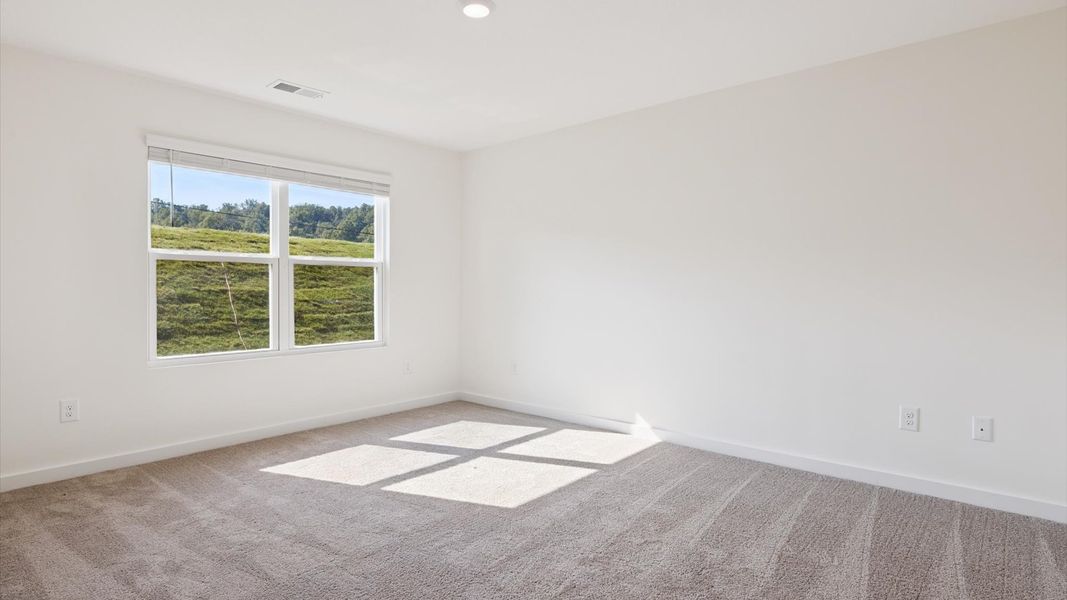 Spacious, unfurnished interior of a new home in Emory Creek, Harriman (Image 15).