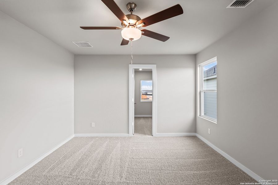 Spacious, unfurnished interior of a new home in Garden Grove, Schertz (Image 27).