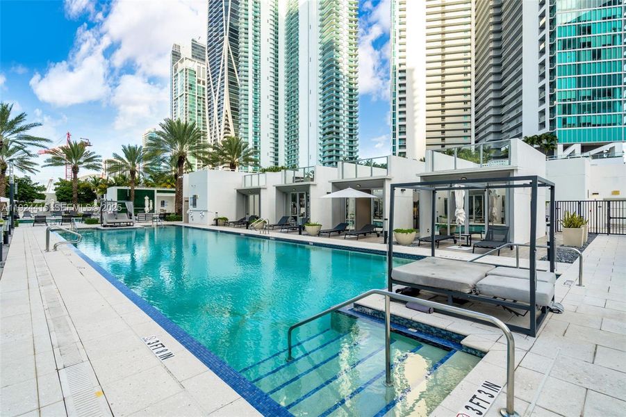 Condo located in Miami, FL showcasing its design and architecture (Image 9).