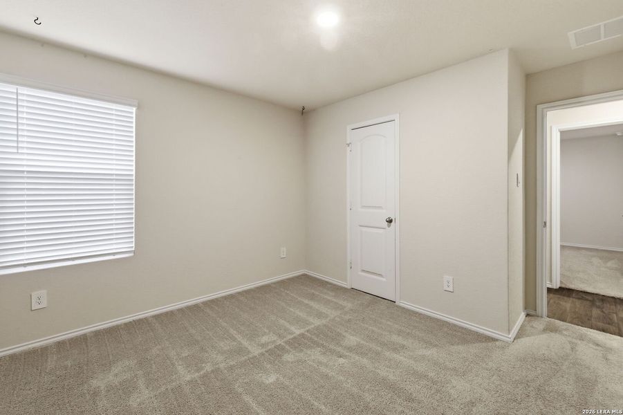 Spacious, unfurnished interior of a new home in Arroyo Ranch, Seguin (Image 36).