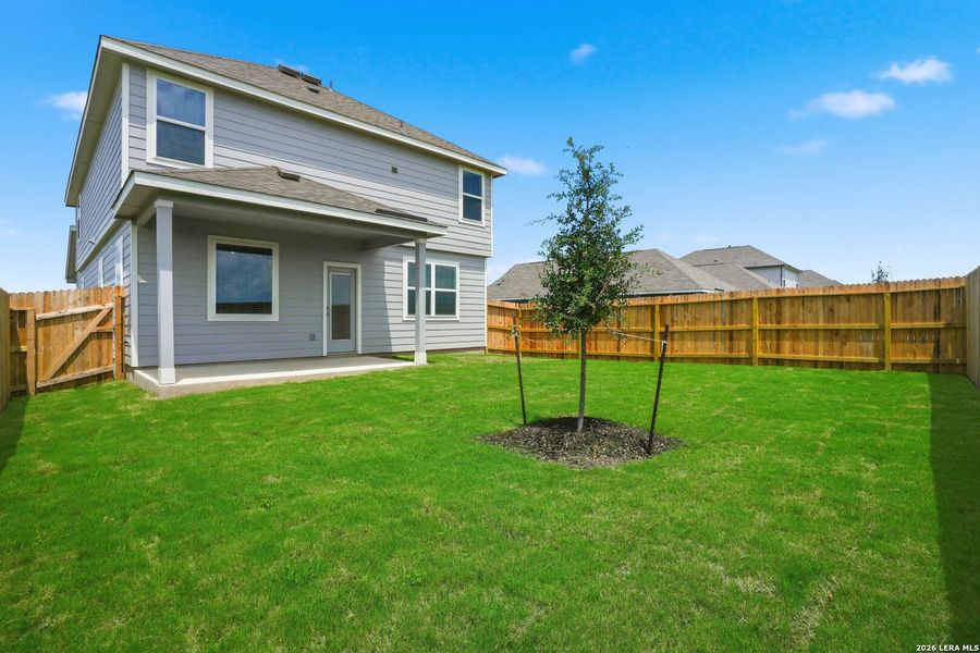 Exterior details and patio area of a home in Dauer Ranch, New Braunfels (Image 3).
