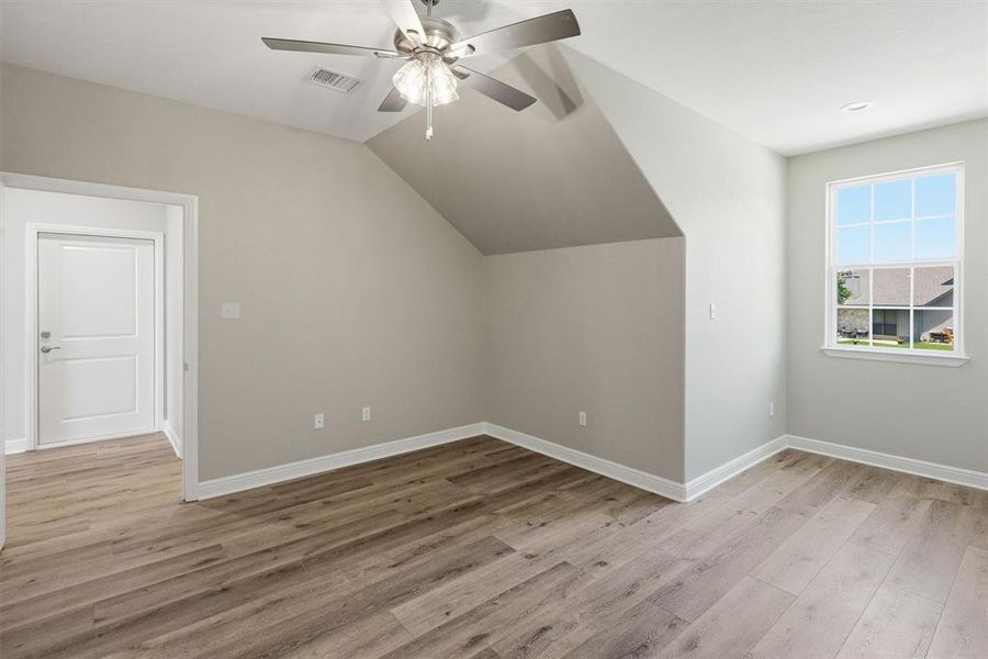 Spacious, unfurnished interior of a new home in , Granbury (Image 20). Spacious, unfurnished interior of a new home in , Granbury (Image 20).