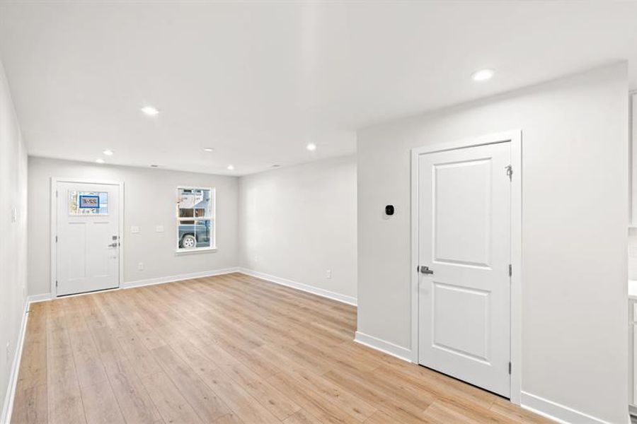 Spacious, unfurnished interior of a new home in Course Club at Prince Creek, Murrells Inlet (Image 13).