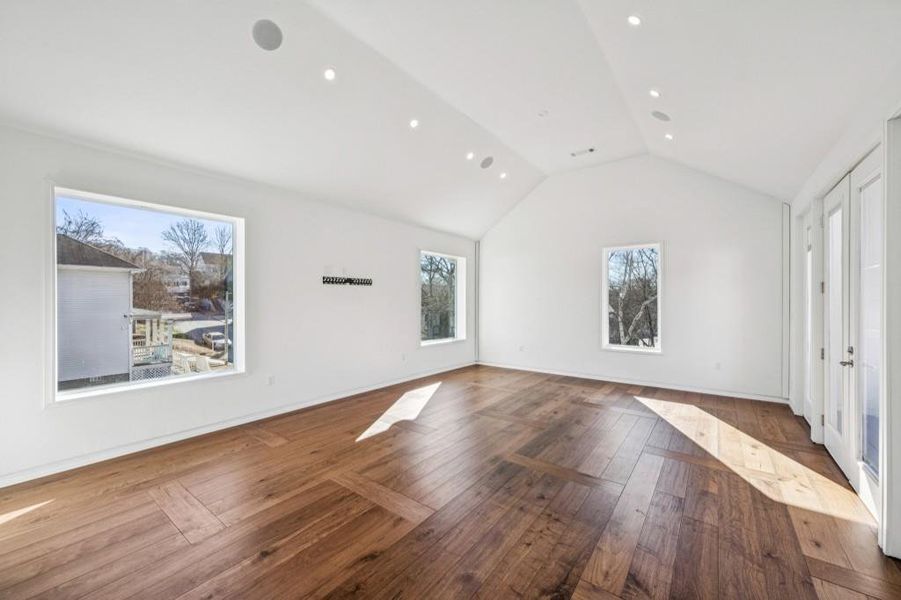 Spacious, unfurnished interior of a new home in , Atlanta (Image 24).