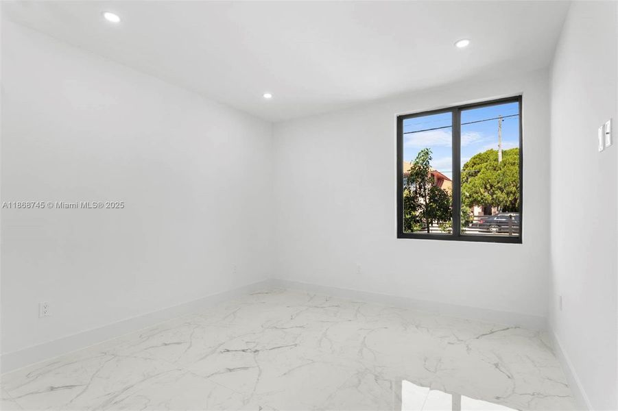 Image 34 of a home in .