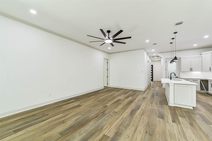 Spacious, unfurnished interior of a new home in , Tomball (Image 40). Spacious, unfurnished interior of a new home in , Tomball (Image 40).