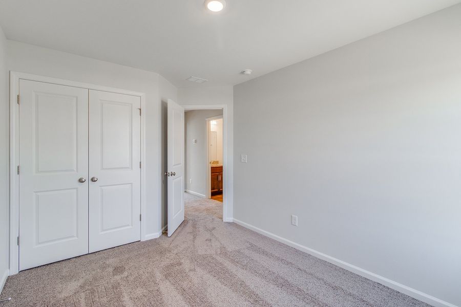 Spacious, unfurnished interior of a new home in Astoria, Columbia (Image 26).
