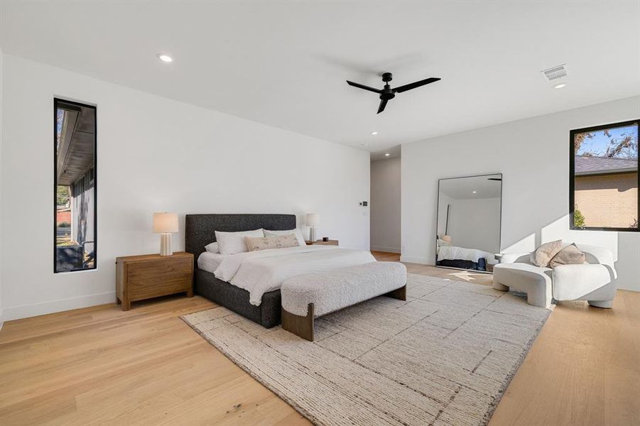 Furnished interior view inside a new home in , Farmers Branch (Image 25).