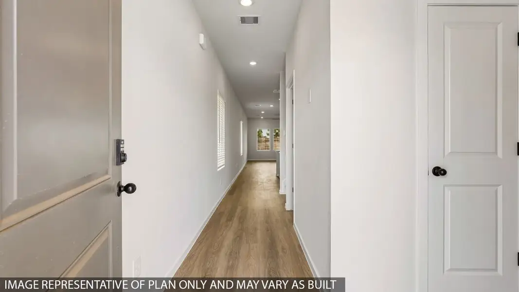 Spacious, unfurnished interior of a new home in Cypress Green, Tomball (Image 11).
