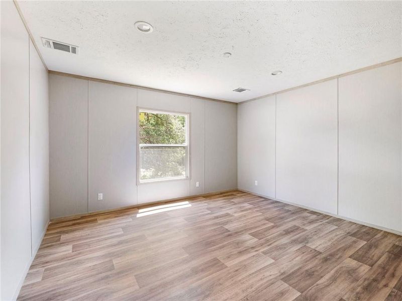 Spacious, unfurnished interior of a new home in , Gainesville (Image 32).