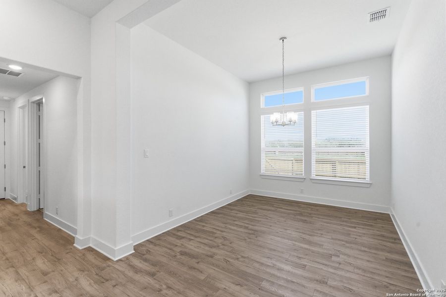 Spacious, unfurnished interior of a new home in Mesa Western, Cibolo (Image 26).