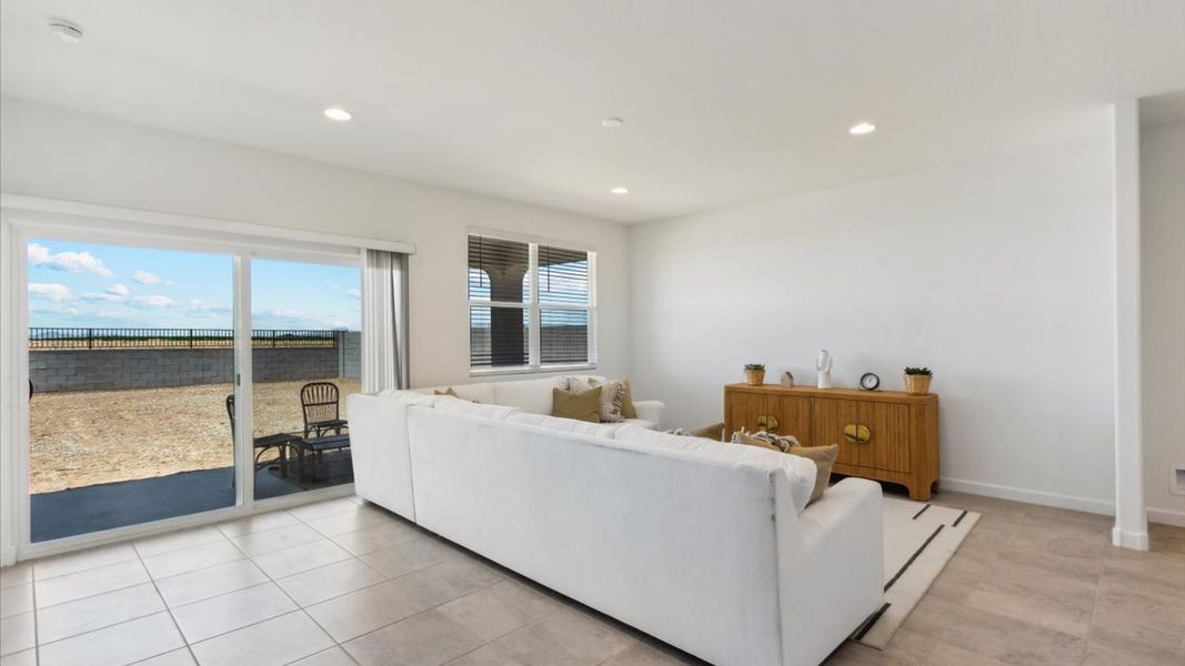 Representative furnished interior of a home built from the Justin by D.R. Horton in Sorrento, Maricopa (Image 15).