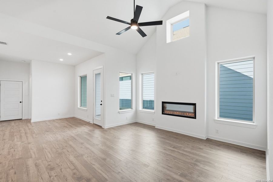 Spacious, unfurnished interior of a new home in The Crossvine, Schertz (Image 28).